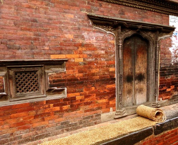 带地毯的巴特岗门图片下载