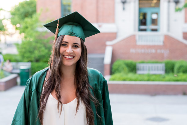 俄勒冈大学毕业生图片下载