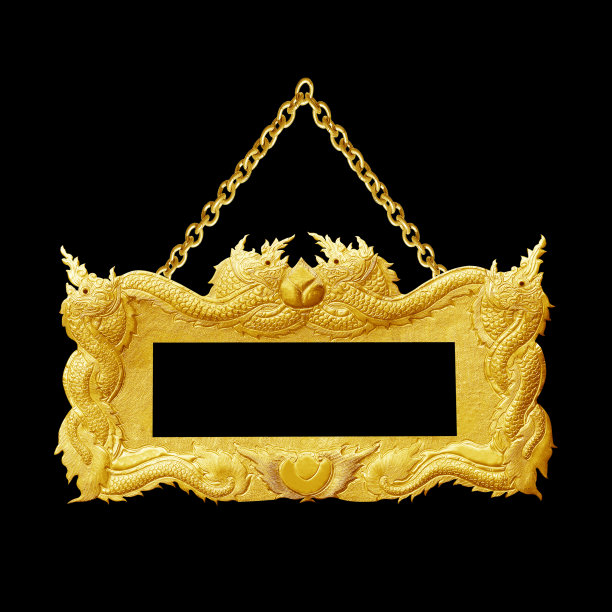 旧的装饰标志框架与链-手工，雕刻-孤立在黑色背景图片下载