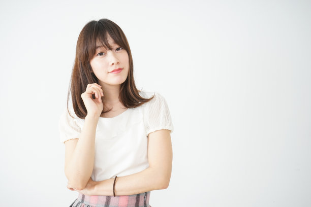 年轻女子在想什么图片下载