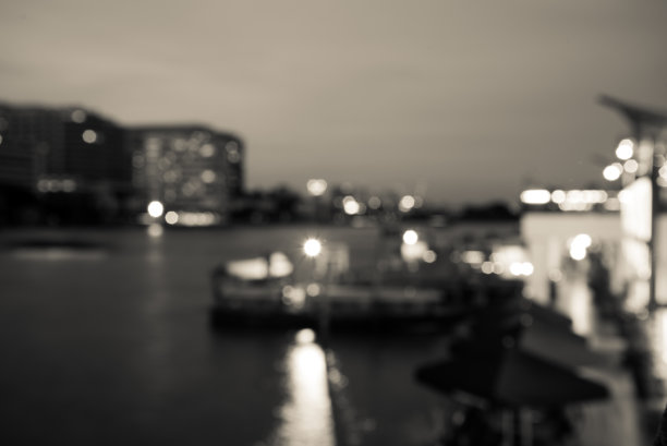 抽象模糊的背景(散景)在暮色中的河边/曼谷，泰国图片下载