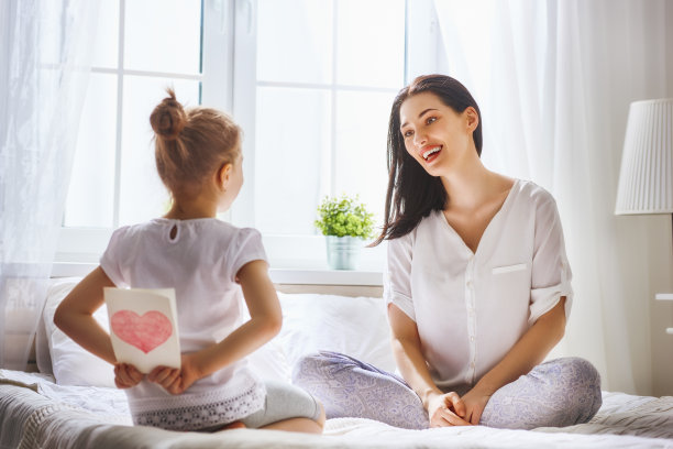 女儿祝贺妈妈图片下载