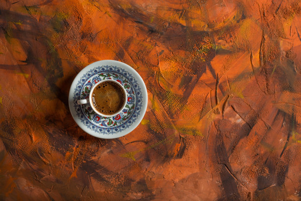 橙色背景的土耳其咖啡图片下载