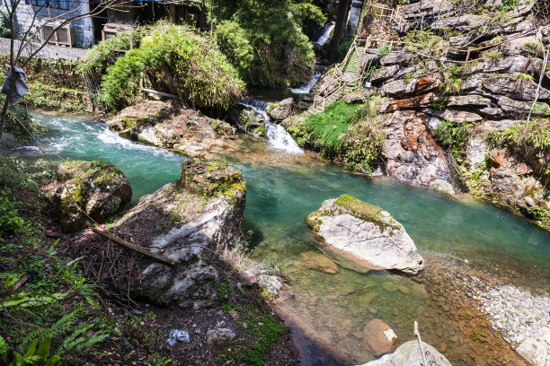 龙胜温泉公园的山溪图片下载