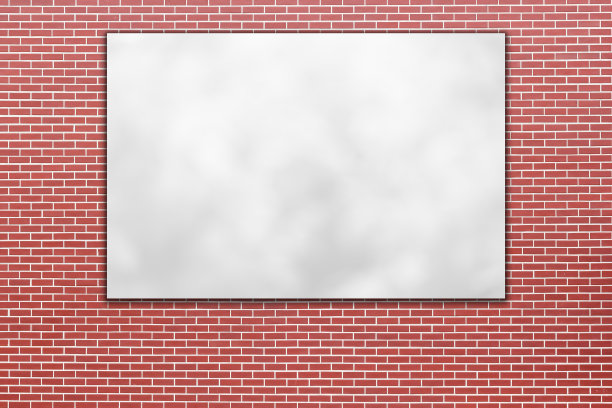 空白折叠纸海报挂在红砖墙上图片下载