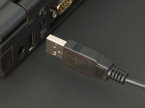 Usb插头和笔记本电脑图片下载