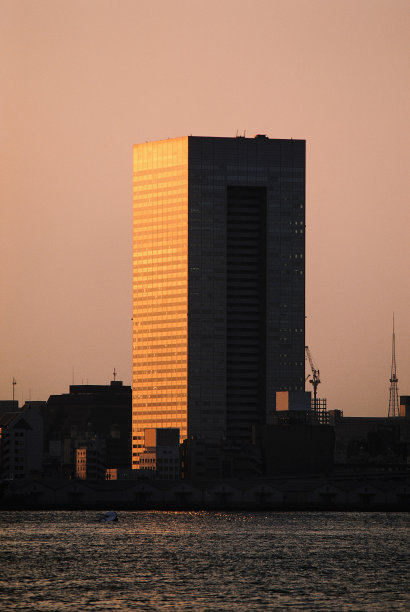 东京湾的晚霞摩天大楼图片下载