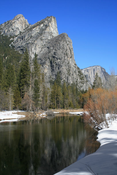 约塞米蒂国家公园的三兄弟图片下载