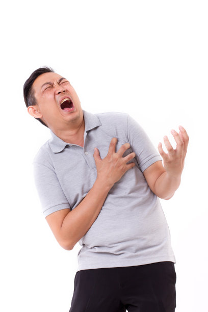 突发心脏病的生病男子图片下载