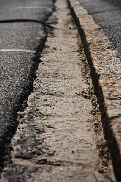 在两条道路之间图片下载