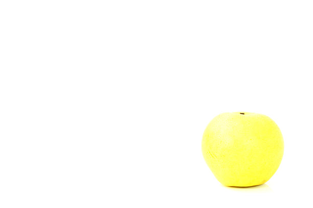 在白色背景上孤立的黄梨图片下载