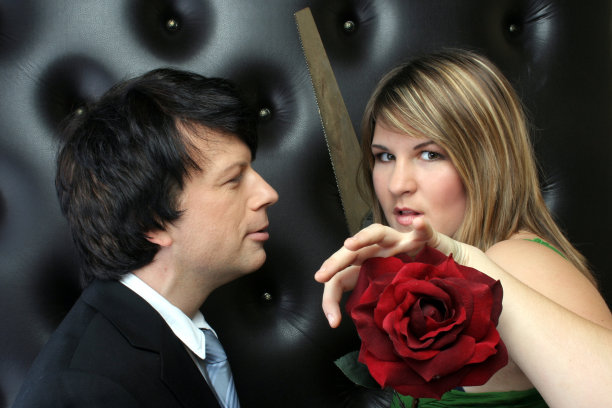 一对冲突中的年轻夫妇图片下载