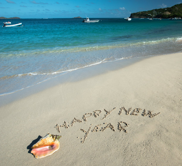 在沙滩上写新年快乐图片下载