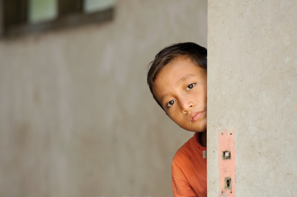 贫困的孩子图片下载