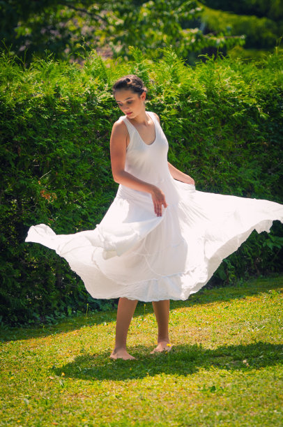 女孩跳舞图片下载