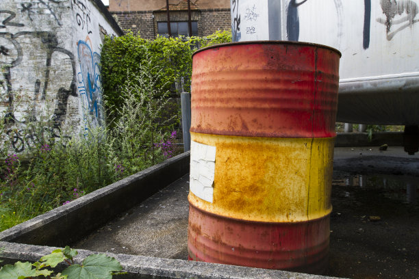 旧油桶图片下载