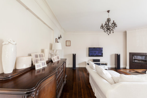 几代同堂的家庭客厅图片下载