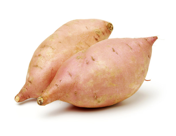 白色背景上的生红薯特写图片下载