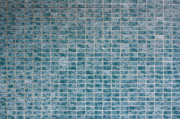 蓝色陶瓷墙背景。图片下载