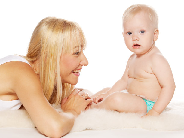 快乐的妈妈和宝宝图片下载