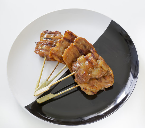 烧烤架上的排骨，晴天图片下载