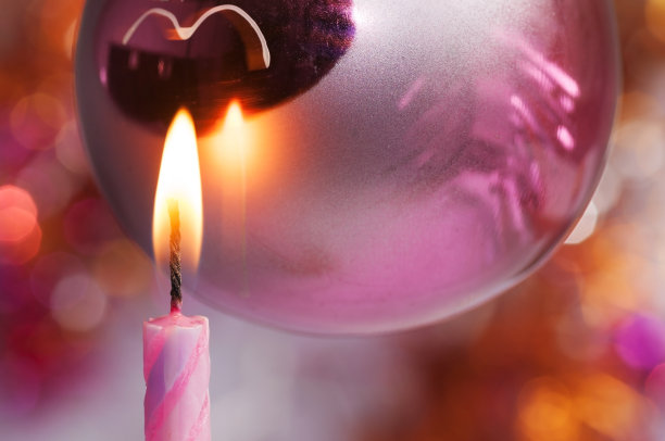 圣诞装饰蜡烛靠近图片下载