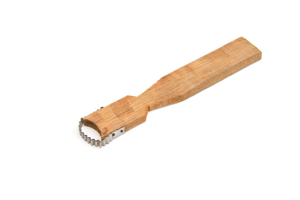 白色背景上的椰子磨碎器图片下载