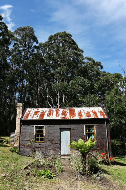 铁皮屋顶回家图片下载