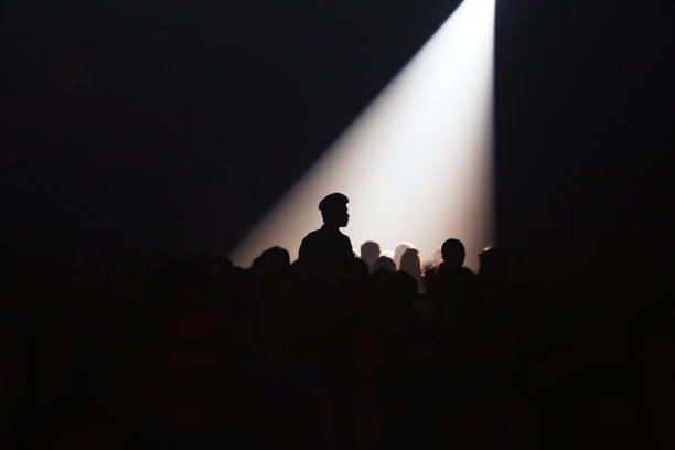 人关注的焦点图片下载