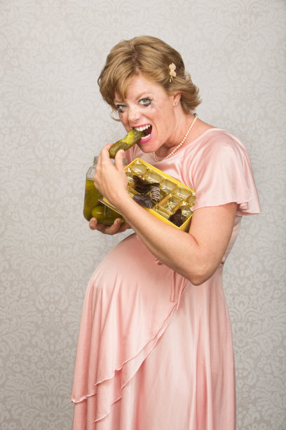 渴望食物的孕妇图片下载