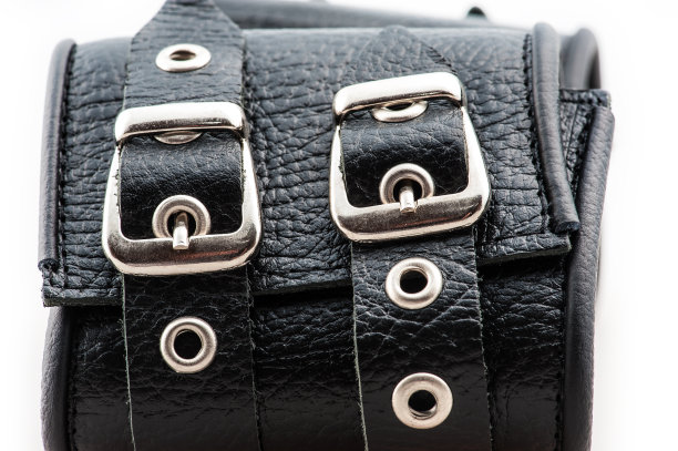 扣紧的袖口图片下载