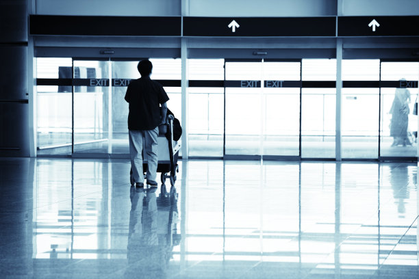 旅客在机场图片下载