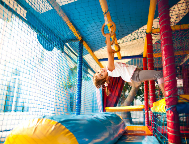 孩子在操场上图片下载