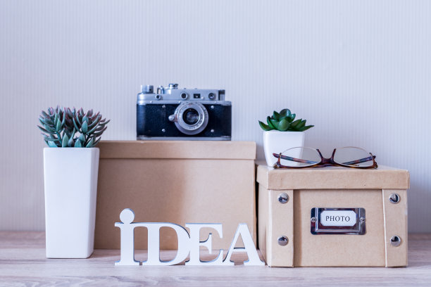 家用复古相机和盒子图片下载