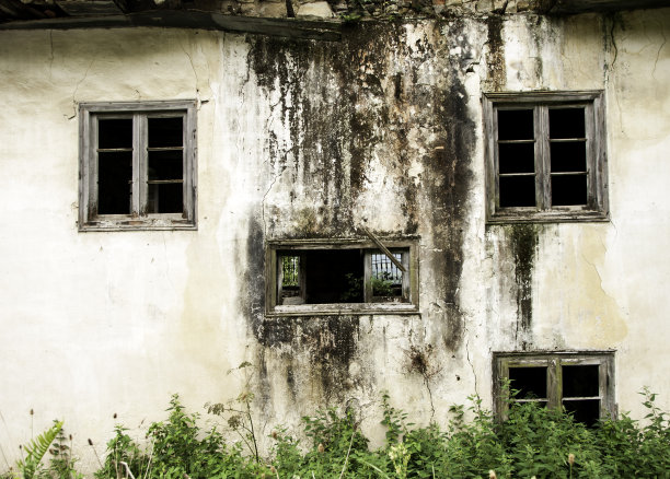 肮脏的废弃的房子图片下载
