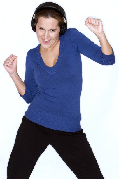 女人听音乐图片下载