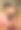 年轻幸福的夫妇听着音乐，玩着智能手机。女孩正在吻她的男朋友图片下载