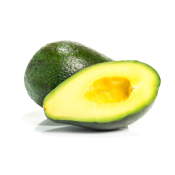 全鳄梨切成两半，孤立在白色背景上图片下载