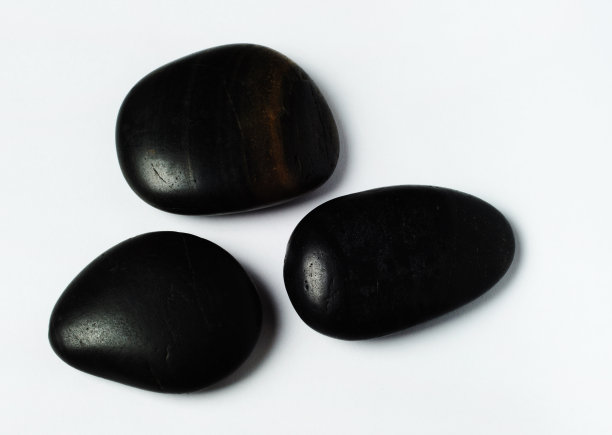 三颗黑色禅宗石图片下载