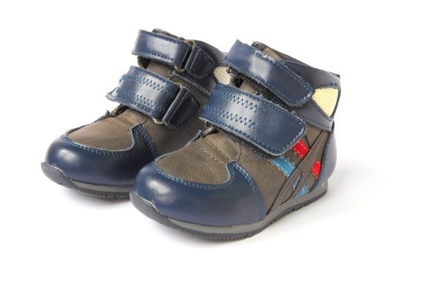 一双童鞋图片下载