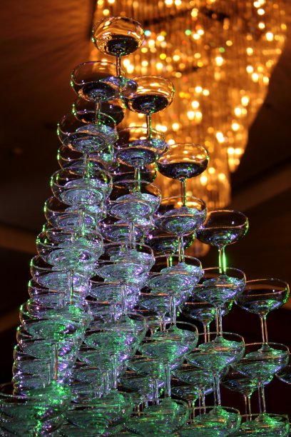室内的婚礼香槟酒杯图片下载