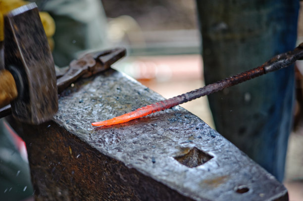 铁匠在工作图片下载