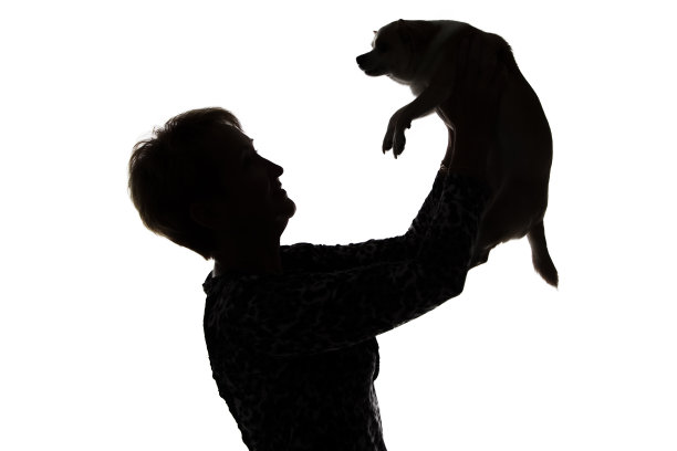 一个女人和狗的剪影照片图片下载