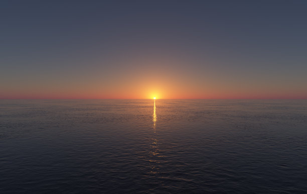 美丽的金色日落和波浪起伏的海洋在前景图片下载