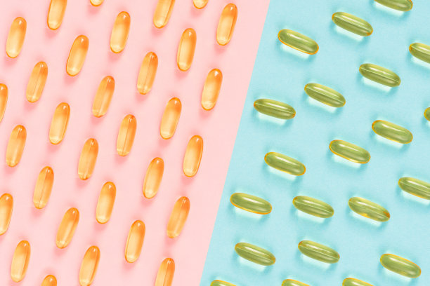 鱼油药对角线图案在粉蓝纸上，方向不同素材图片