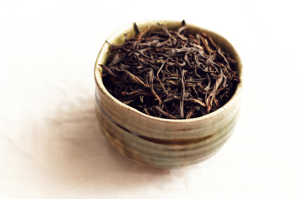 茶放入碗中图片下载