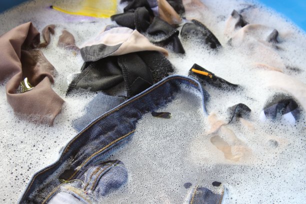 洗衣服。图片下载