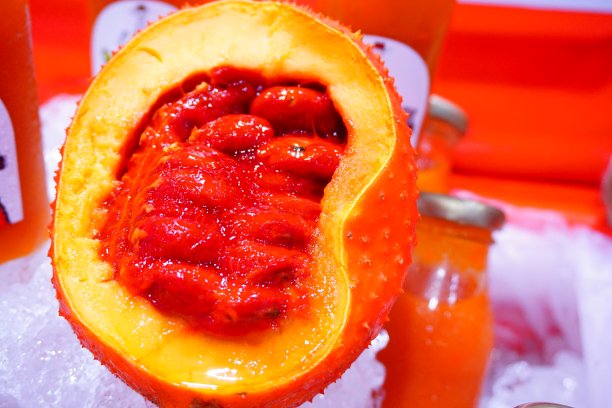 Gac果，亚洲典型的橘黄色植物性食品图片下载