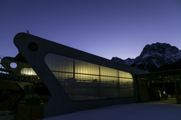 伯格巴宁图片下载