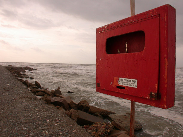 暴风雨的海滩图片下载